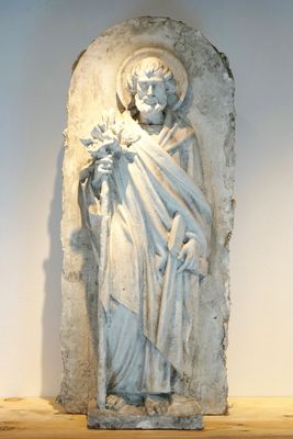 A 147 cm plaster cast relief of Judas Thaddeus, 19/20th C., Bruges