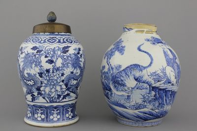 A blue and white Chinese porcelain dragon vase and a Japanese vase with a tiger, 19th C.