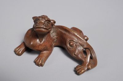 A Chinese bronze scroll or paper weight shaped as a chilong, 18/19th C.