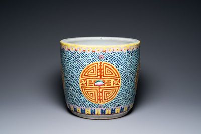 A Chinese famille rose 'Shou' jardinière, 19th C.