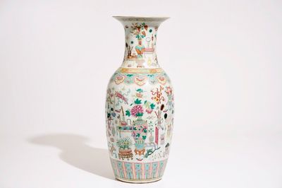A Chinese famille rose vase with "100 antiquities" design, 19th C.