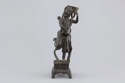 A Chinese figural bronze incense burner, 17/18th C.