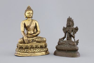 A Chinese gilt bronze seated buddha and a bronze Tara, 18/19th C.