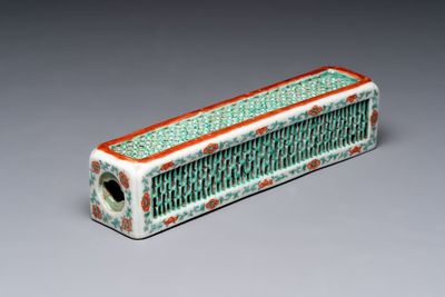 A Chinese iron-red and green-enamelled reticulated incense stick holder, 19th C.