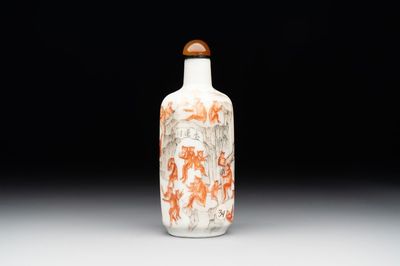 A Chinese iron-red and grisaille snuff bottle with monkeys at the Shuilian cave, 19th C.