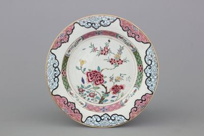 A Chinese porcelain famille rose plate, 18th C.