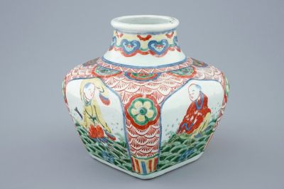 A Chinese square wucai bottle vase, Wanli mark, 19th C.