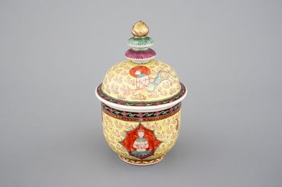 A Chinese Thai market Bencharong style yellow ground bowl and cover, 18/19th C.