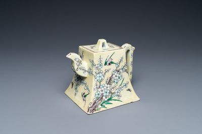 A Chinese verte biscuit yellow-ground teapot and cover, 19th C.