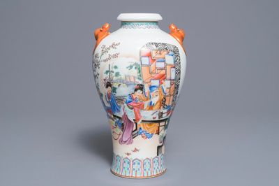 A fine Chinese famille rose meiping vase with bat handles, seal mark, Republic, 20th C.