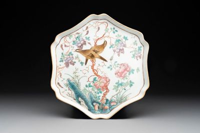 A fine Chinese flower-shaped famille rose 'magpies and flowers' tray, 19th C.