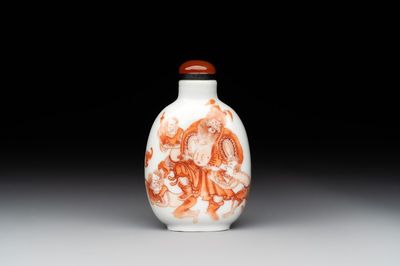 A fine Chinese iron-red 'Zhongkui' snuff bottle, 19th C.