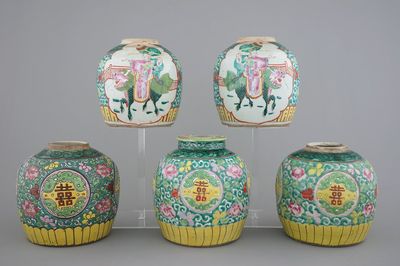 A lot of 5 Chinese famille rose ginger jars, 19th C.