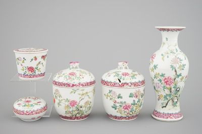 A nice set of Chinese famille rose Peranakan straits porcelain, 19/20th C.
