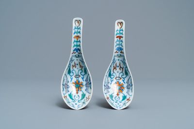 A pair of Chinese doucai spoons, 19th C.