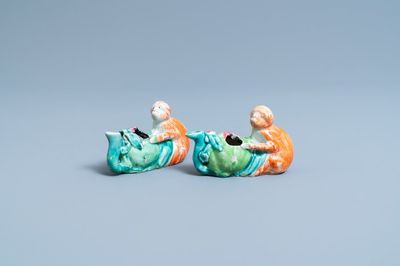 A pair of Chinese famille rose 'monkey and peach' water droppers, 19th C.