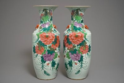 A pair of Chinese famille rose vases with floral design, 19/20th C.