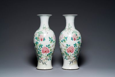 A pair of Chinese famille rose vases with floral design, Qianlong mark, 19/20th C.