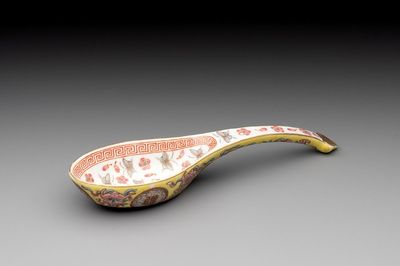 A rare Chinese imperial famille rose yellow-ground spoon, Guangxu mark and of the period