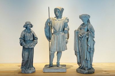A set of three 60 cm plaster casts of medieval figures, 19/20th C., Bruges