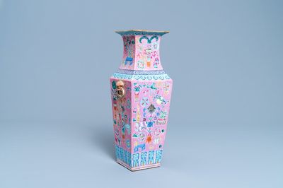 A square Chinese pink-ground famille rose 'antiquities' vase, 19th C.