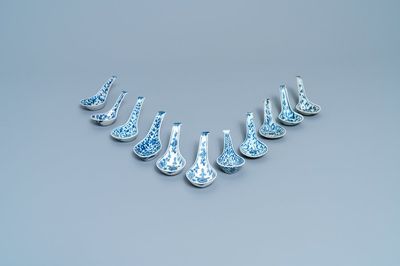 Eleven Chinese blue and white spoons, 19/20th C.