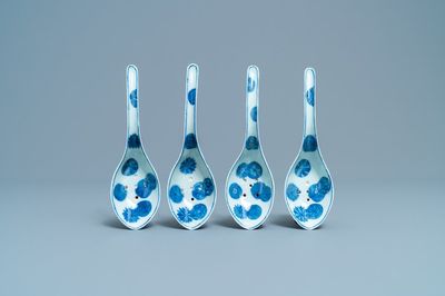 Four Chinese pierced blue and white spoons, 19/20th C.
