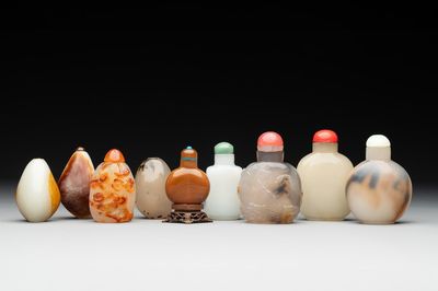 Nine Chinese jade and agate snuff bottles, 19/20th C.