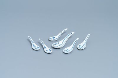 Six Chinese blue and white spoons with Shou-characters and poems, 19/20th C.
