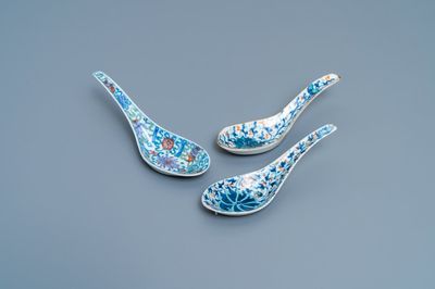 Trois cuillères en porcelaine de Chine doucai, 19ème