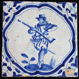 A set of 5 Dutch Delft blue and white tiles with various soldiers, 1st half 17th C.