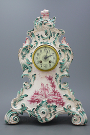 Grote Franse klok in 'fa&iuml;ence de l'Est', 19e eeuw.