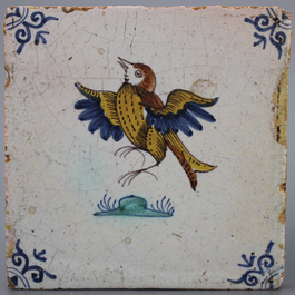3 Delftse polychrome tegels met vogels, 17e eeuw