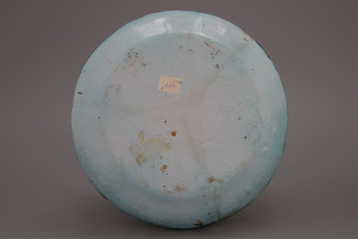 2 gelobde borden in Brussels aardewerk, met vlinders, 18e eeuw