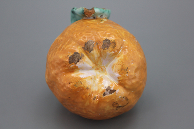 Paire d'oranges en fa&iuml;ence de Bruxelles ou Delft, 18e