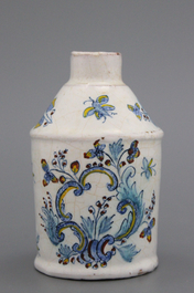 Bo&icirc;te &agrave; th&eacute; rond en fa&iuml;ence de Bruxelles, 18e