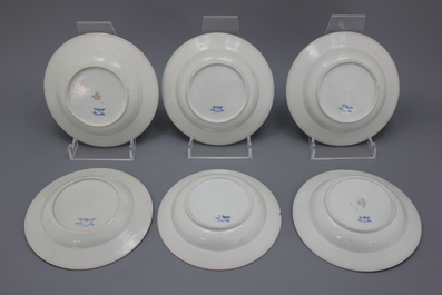 A set of 6 Chinese porcelain blue and white small deep plates, 18/19th C.