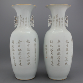 A pair of large Chinese porcelain famille rose vases with a historical scene, 19/20th C.