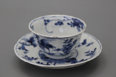 A group of 3 Chinese porcelain cup and saucers, 18/19th C.