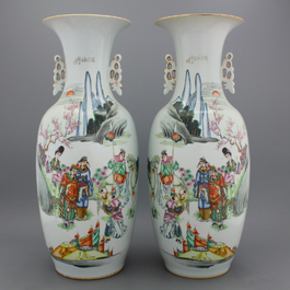A pair of large Chinese porcelain famille rose vases with a historical scene, 19/20th C.