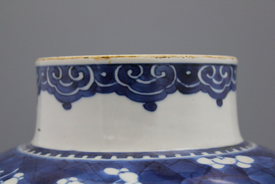 Vase couvert en porcelaine chinoise, bleu et blanc, Kangxi, 1661-1722