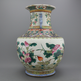 Bijzondere Hu-vormige vaas in Chinees porselein, met eenden, famille rose, 19e eeuw