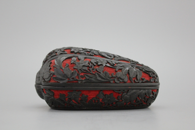 Boite en laque noir et rouge sculpt&eacute;e de Chine,19e-20e