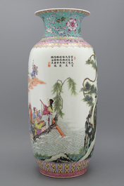 Bijzondere rouleau vaas in Chinees porselein, famille rose, Republiek, 20e eeuw
