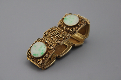 A Chinese gilt silver and jadeite bracelet, early 20th C.