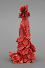 Tabati&egrave;re chinoise en corail en forme de vase fleurie, 19e