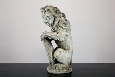 Moulage en pl&acirc;tre d'un lion se tenant debout, atelier De Wispelaere, Bruges, 1e moiti&eacute; 20e
