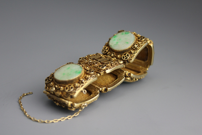 A Chinese gilt silver and jadeite bracelet, early 20th C.