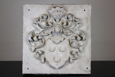Groot wapenschild van Hoeke, plaaster, kunstatelier De Wispelaere, Brugge, 1e helft 20e