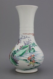 Peervormige flessenvaas in Kangxi stijl, 19e-20e eeuw.